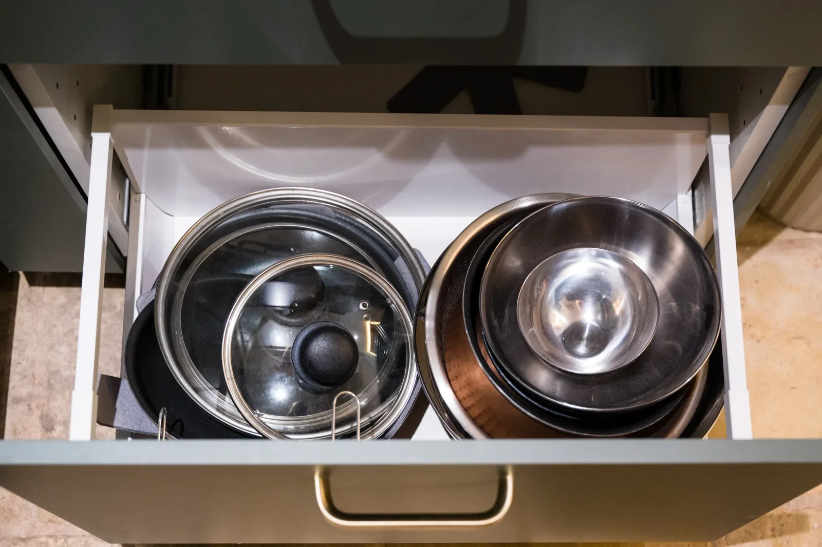 Poêles, casseroles, tout est prêt